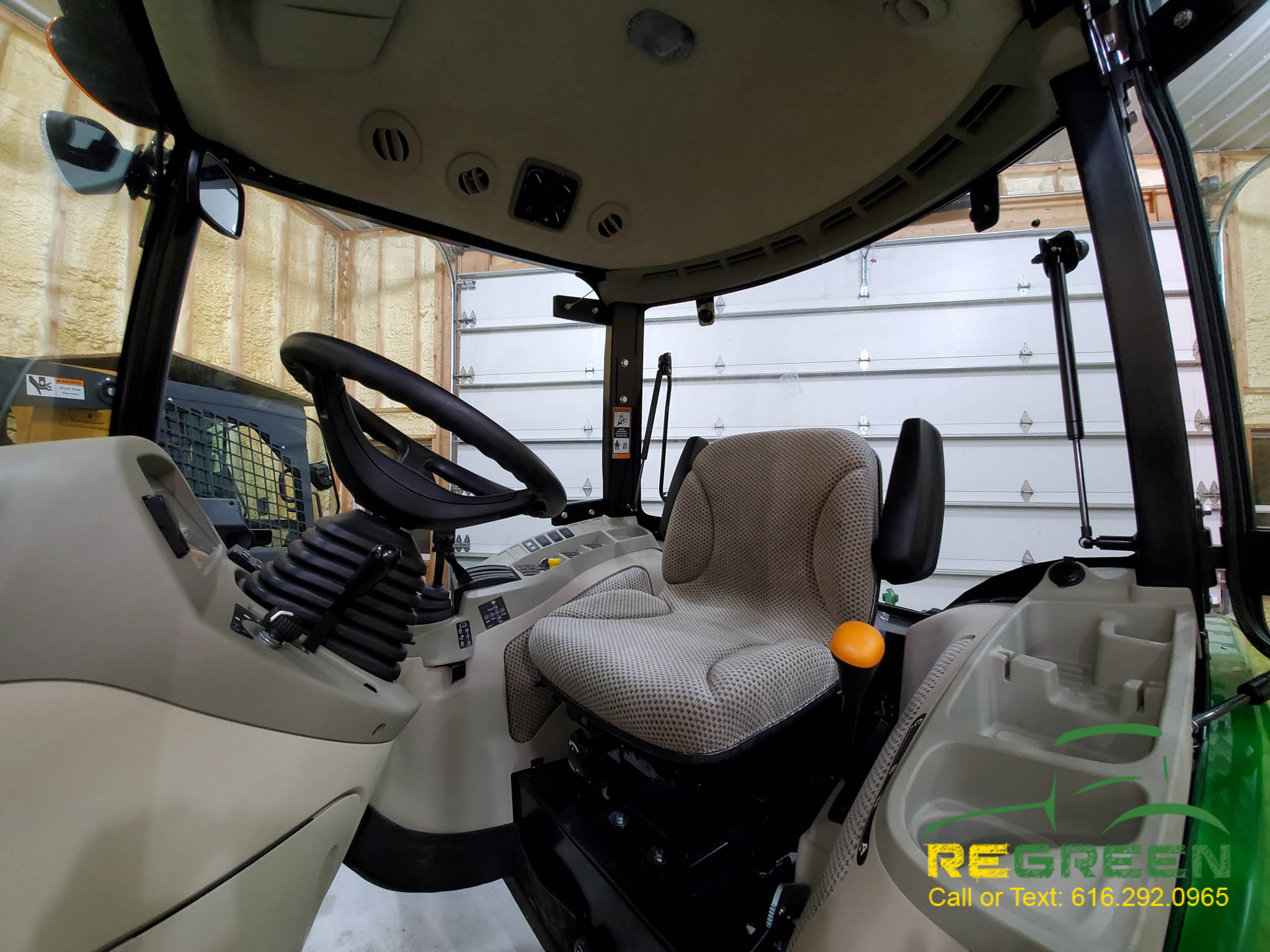 SOLD! LOW HOUR John Deere 4052R Compact Cab Tractor & Self Leveling Loader - Image 4
