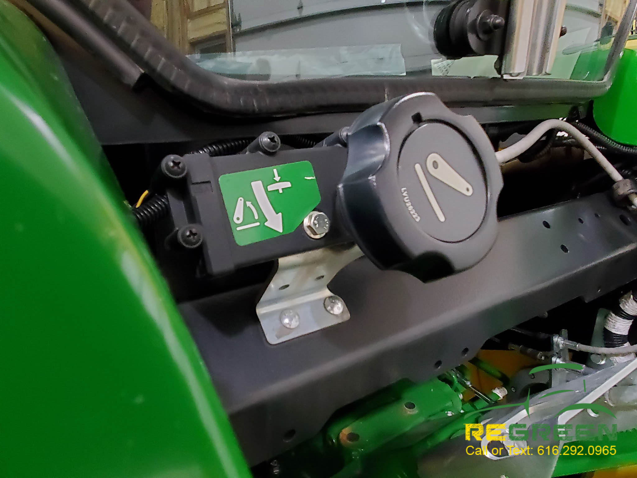 SOLD! LOW HOUR John Deere 4052R Compact Cab Tractor & Self Leveling Loader - Image 8