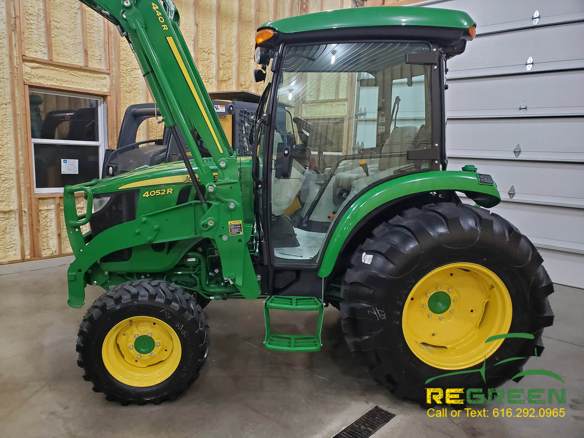 SOLD! LOW HOUR John Deere 4052R Compact Cab Tractor & Self Leveling Loader - Image 9