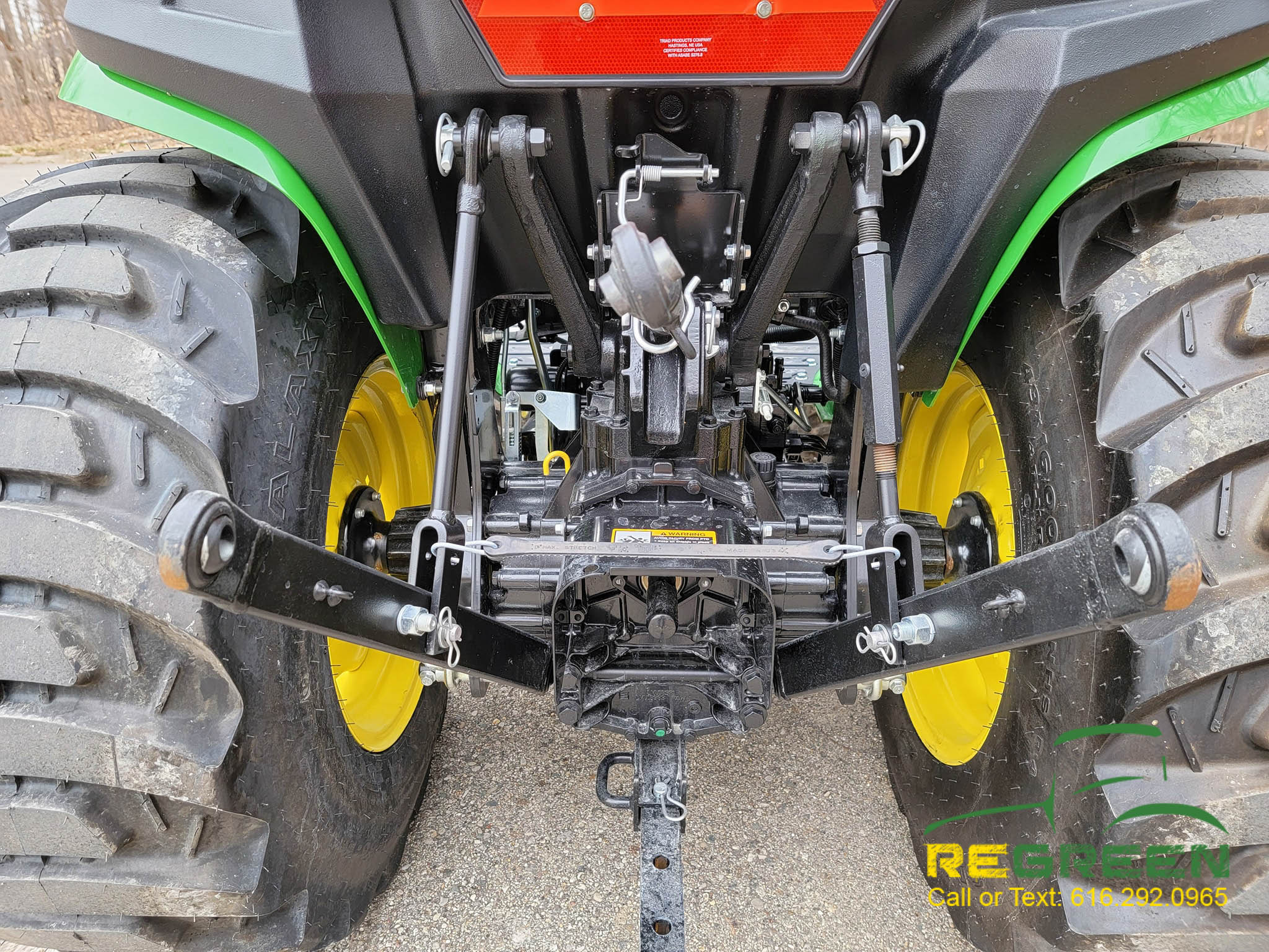 SOLD! LIKE NEW - LOW HOUR 2020 John Deere 3032E 32hp Compact Tractor, Loader, Forks & 60 Brush Hog - Image 3