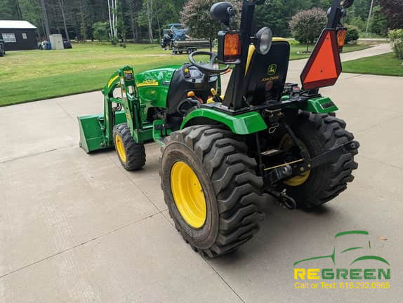 John Deere 2520 Compact Utility Tractor & Loader - Image 4