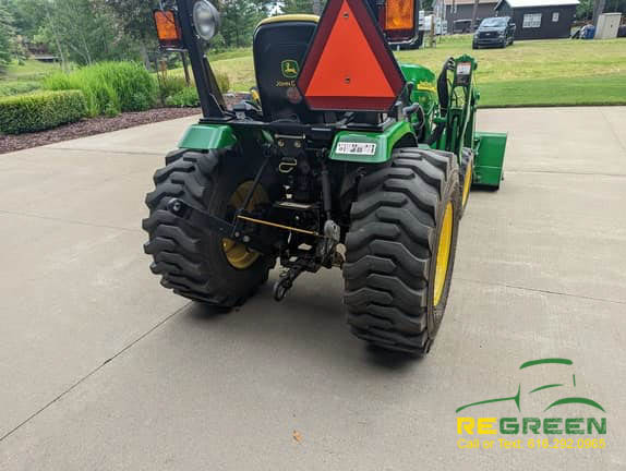 John Deere 2520 Compact Utility Tractor & Loader - Image 5