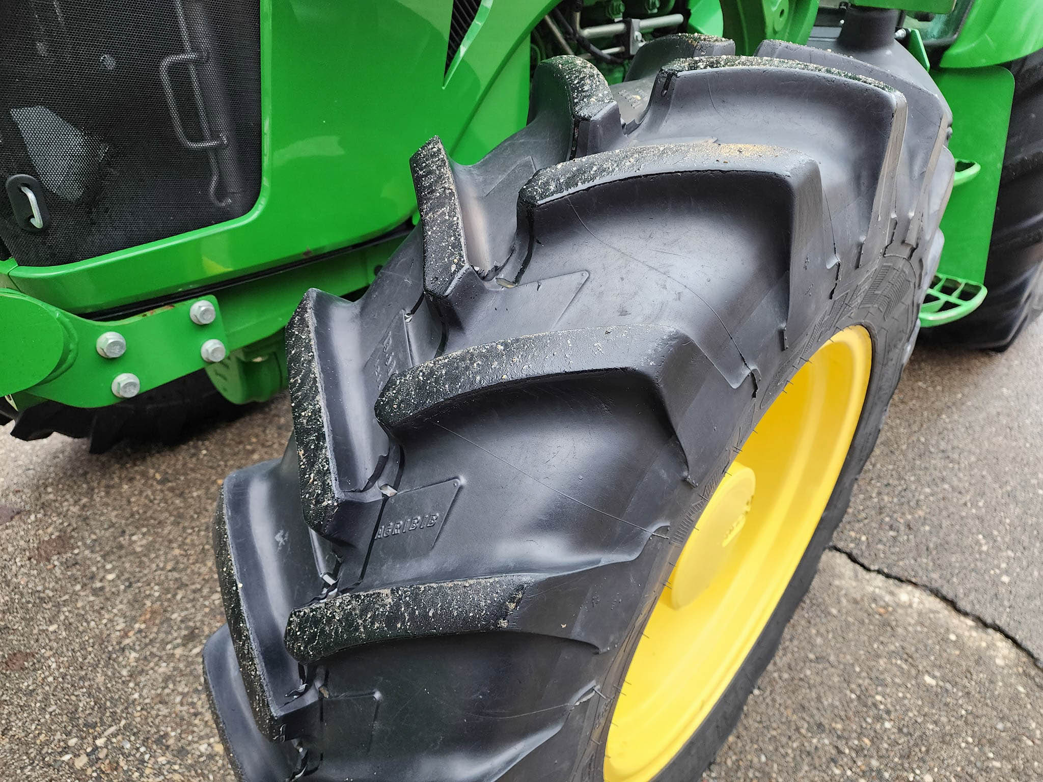 LIKE NEW – LOW HOUR John Deere 5090M 90hp Utility Tractor & Implements Bundle - Image 4