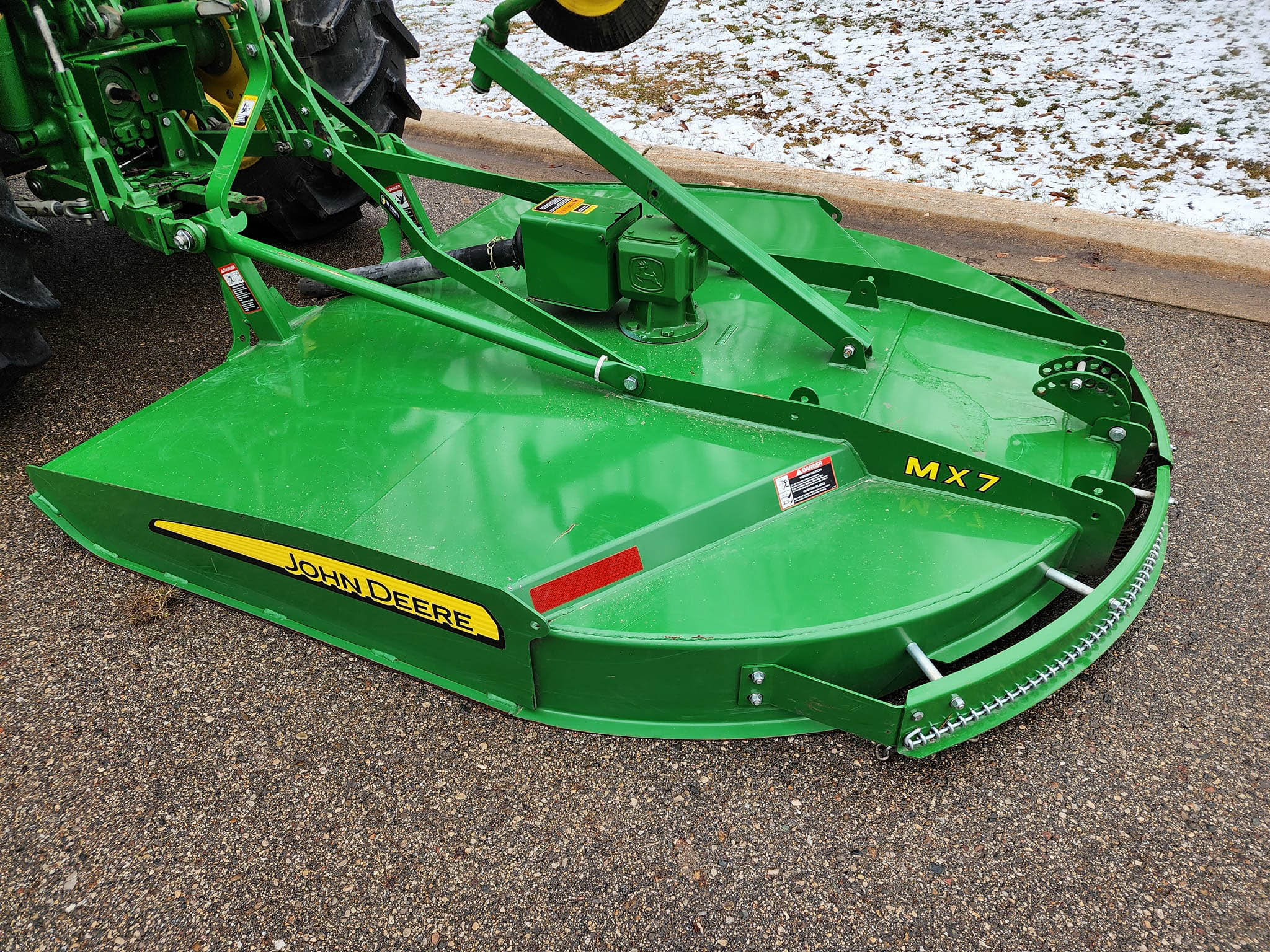 LIKE NEW – LOW HOUR John Deere 5090M 90hp Utility Tractor & Implements Bundle - Image 5