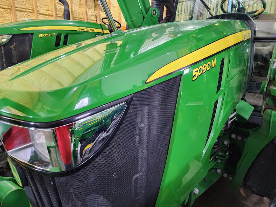 LIKE NEW – LOW HOUR John Deere 5090M 90hp Utility Tractor & Implements Bundle - Image 10