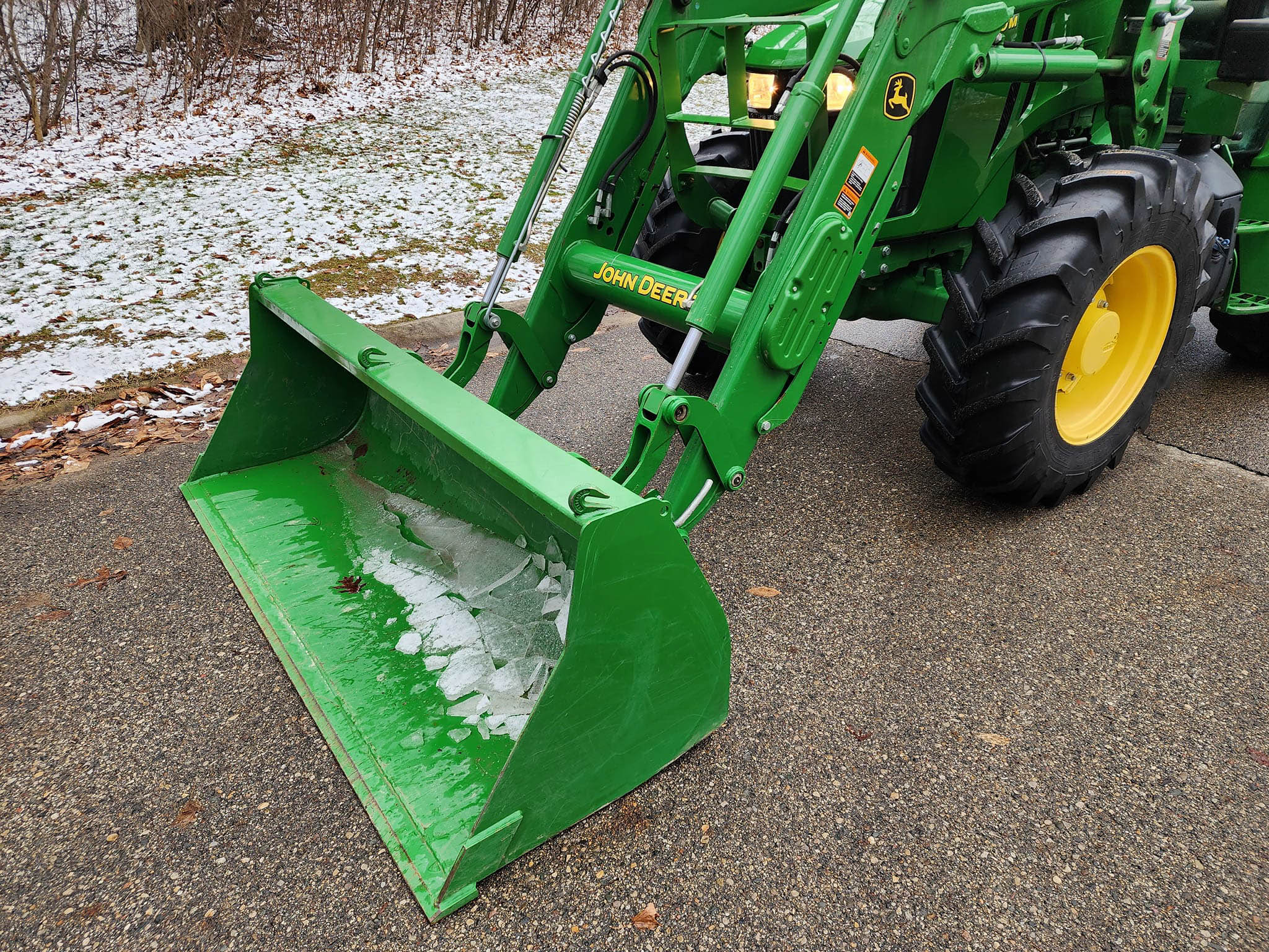 LIKE NEW – LOW HOUR John Deere 5090M 90hp Utility Tractor & Implements Bundle - Image 11