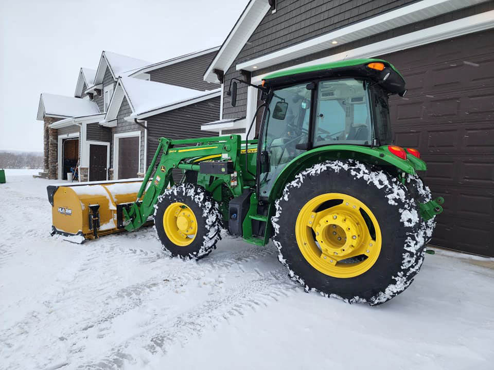 LIKE NEW – LOW HOUR John Deere 5090M 90hp Utility Tractor & Implements Bundle - Image 13