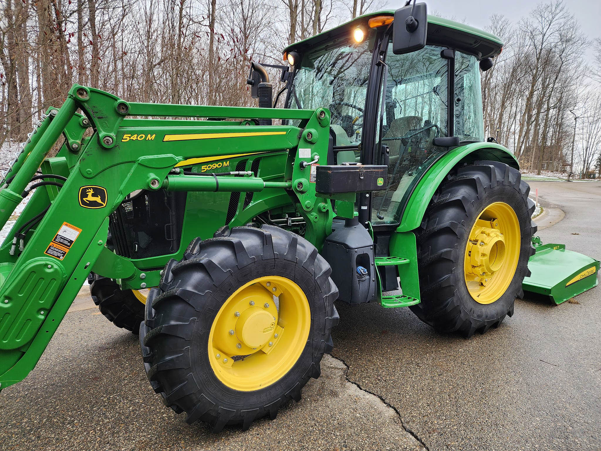 LIKE NEW – LOW HOUR John Deere 5090M 90hp Utility Tractor & Implements Bundle - Image 15