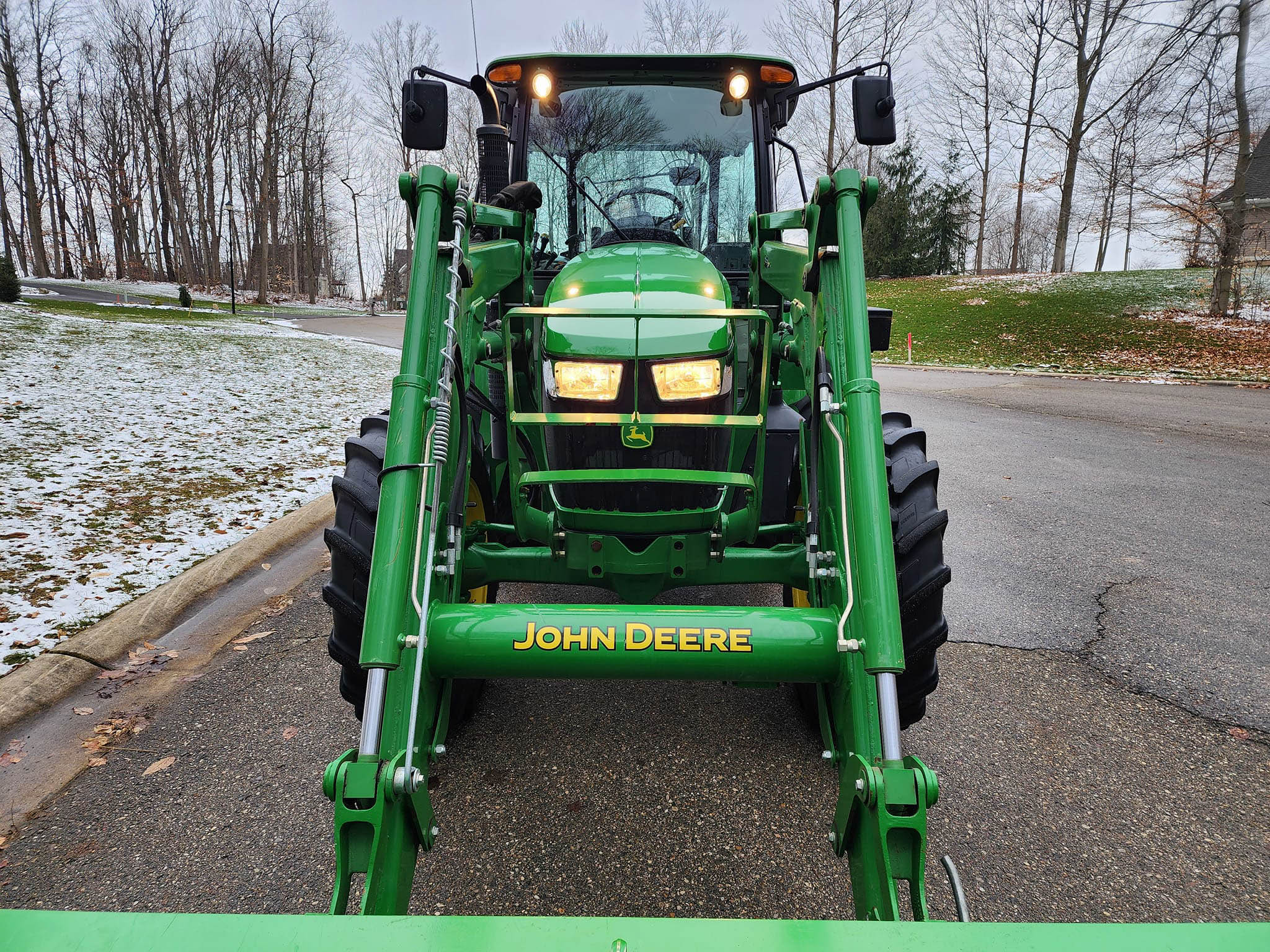 LIKE NEW – LOW HOUR John Deere 5090M 90hp Utility Tractor & Implements Bundle - Image 19