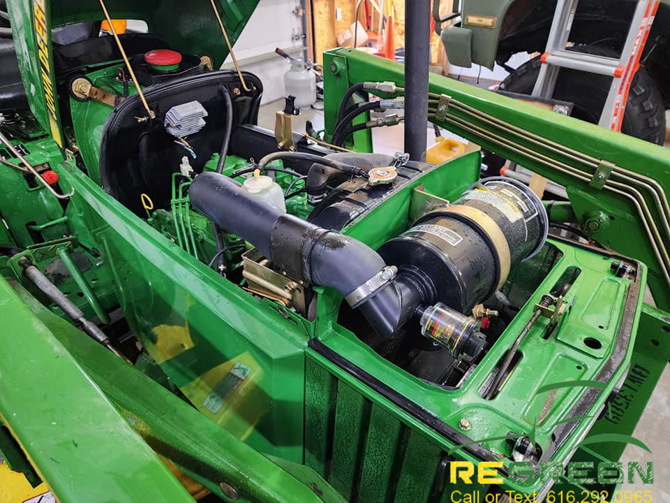 John Deere 770 Compact Tractor, Loader & Mower - Image 4