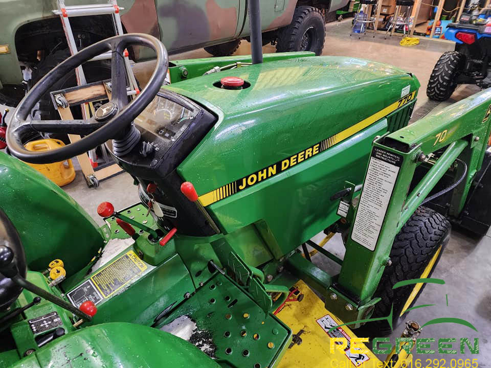 John Deere 770 Compact Tractor, Loader & Mower - Image 7