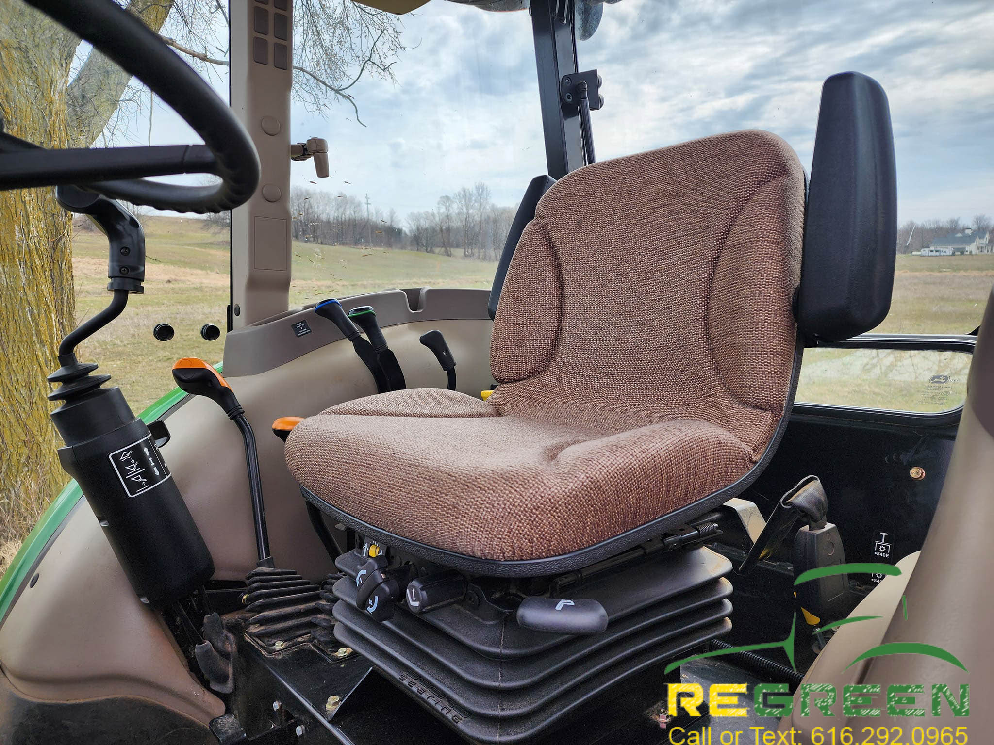 John Deere 5075E Utility Cab Tractor, Loader & Implements - Image 7