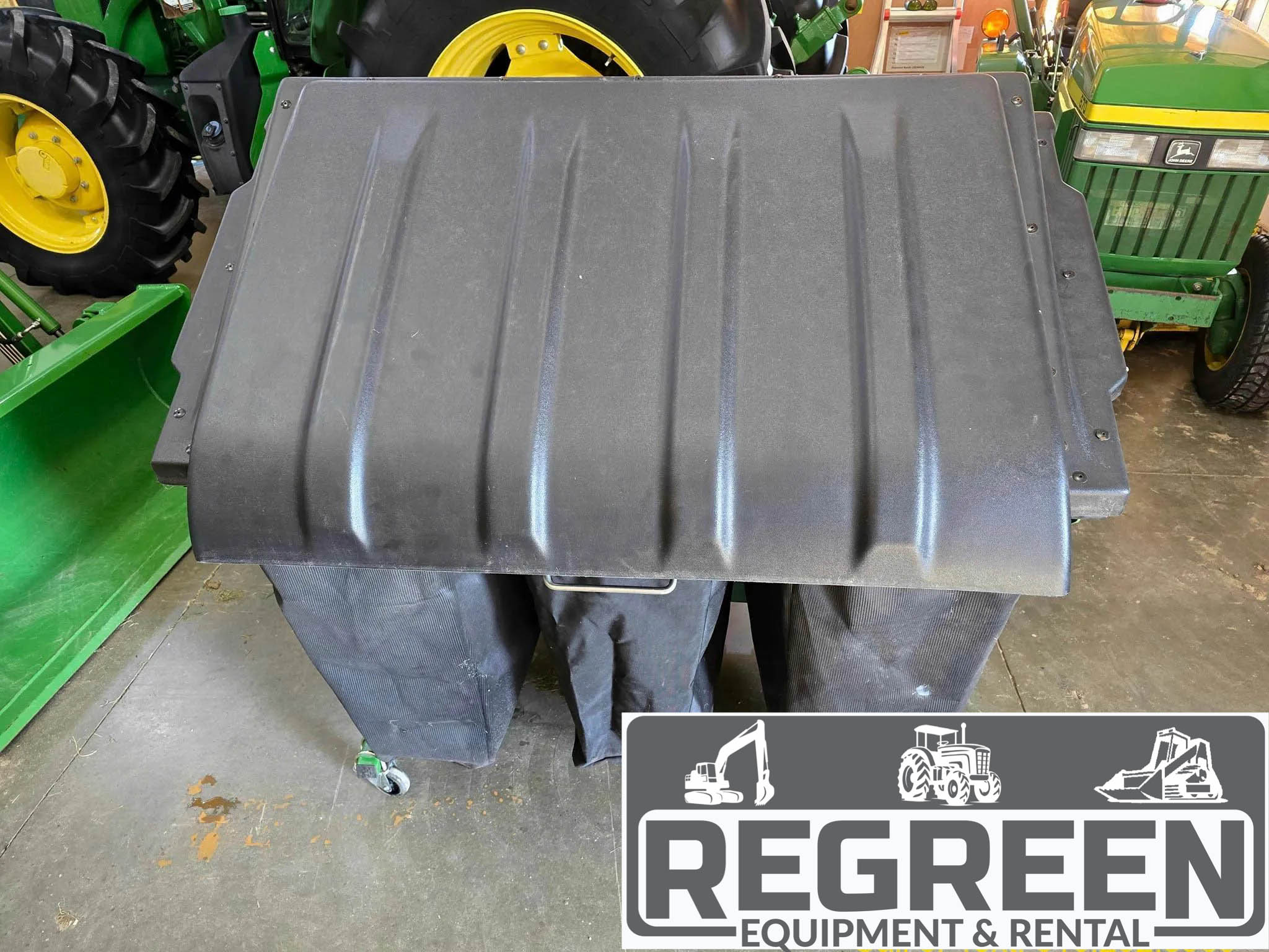 2023 Frontier MC2014 14 Bushel PTO Driven Bagger Attachment - Image 8