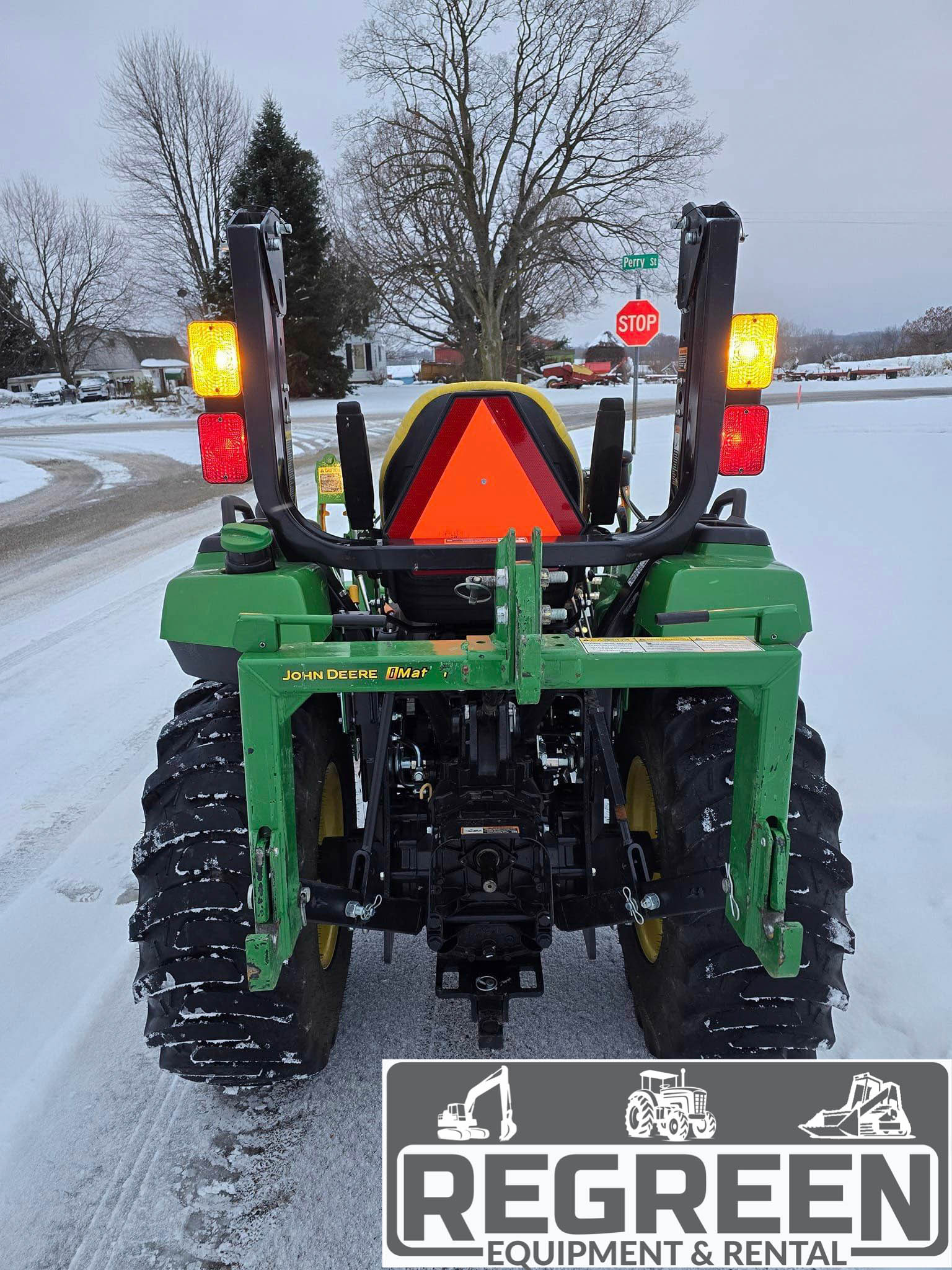 2022 John Deere 2032R Tractor, Loader & iMatch Quick Hitch - Image 5
