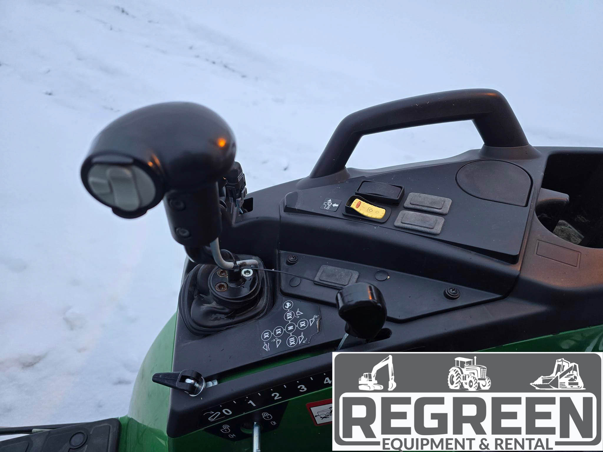 2022 John Deere 2032R Tractor, Loader & iMatch Quick Hitch - Image 8