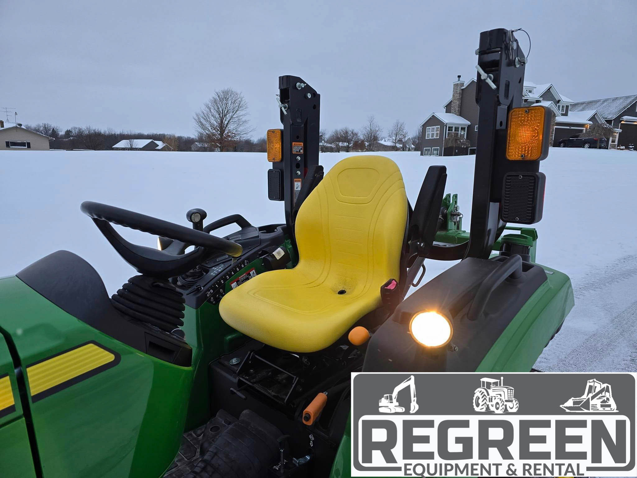 2022 John Deere 2032R Tractor, Loader & iMatch Quick Hitch - Image 9