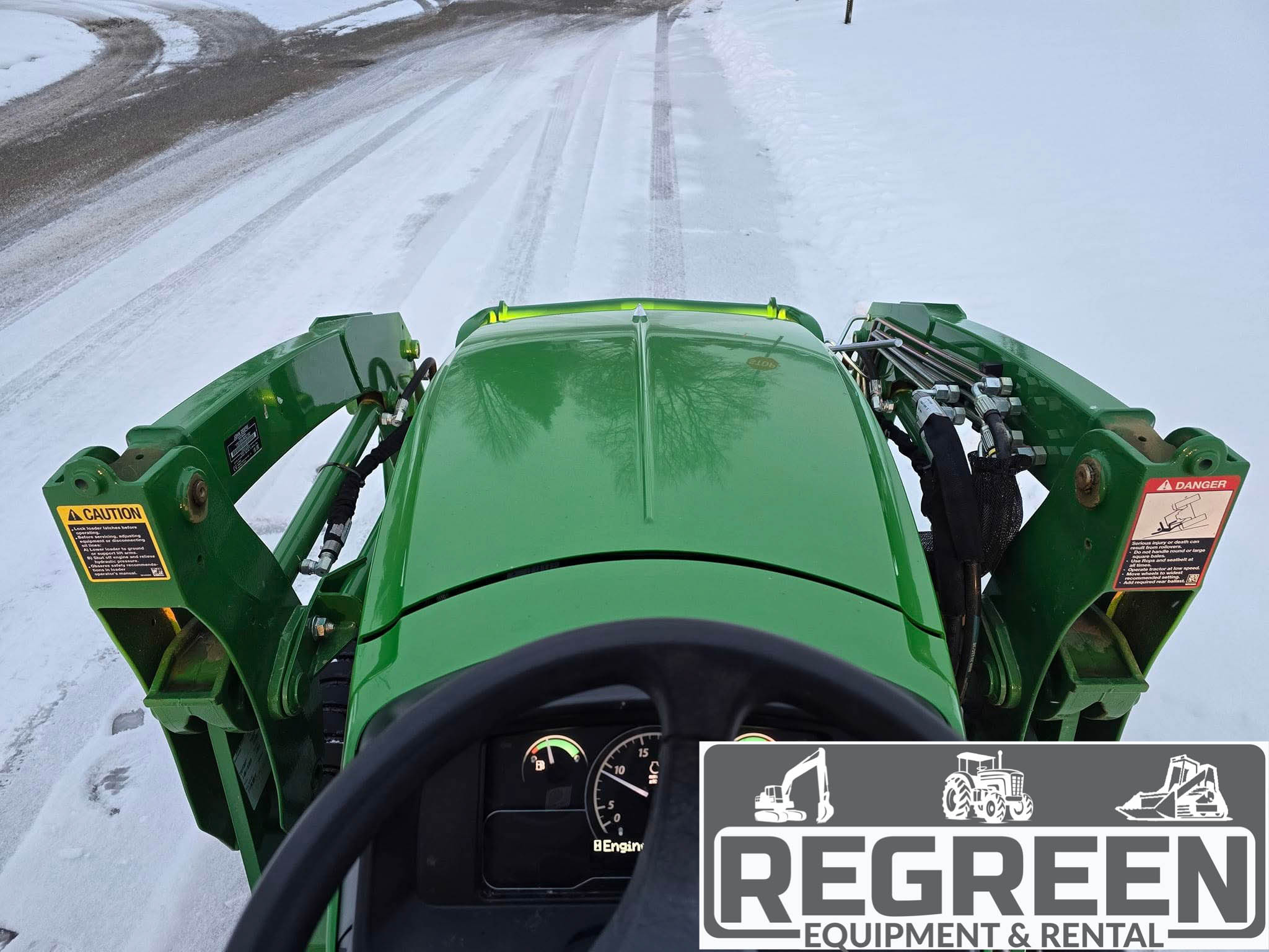 2022 John Deere 2032R Tractor, Loader & iMatch Quick Hitch - Image 10