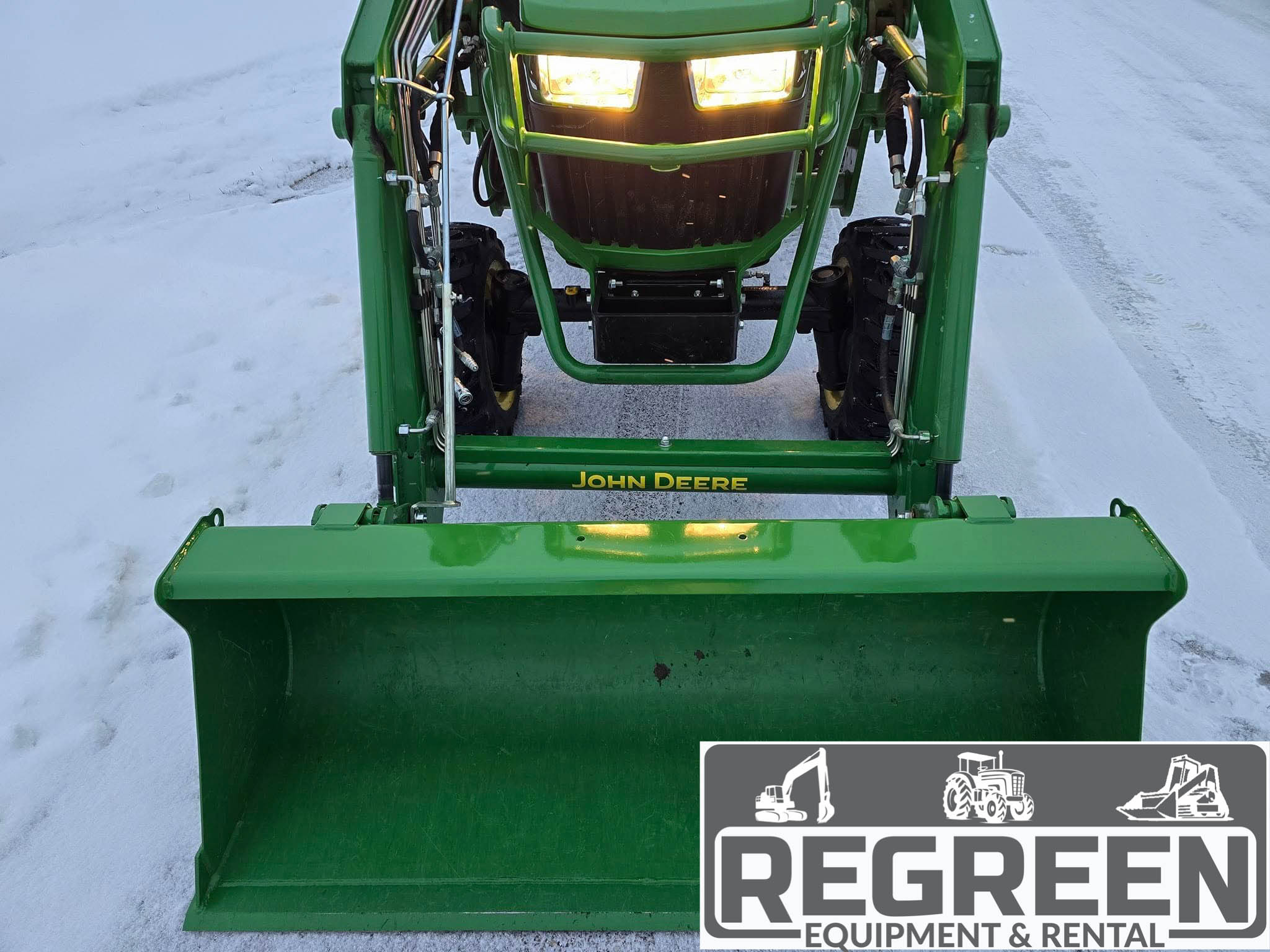 2022 John Deere 2032R Tractor, Loader & iMatch Quick Hitch - Image 11