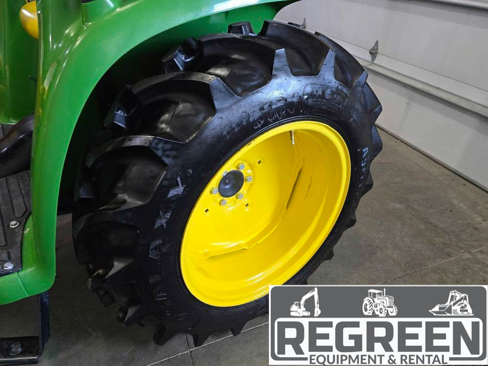 2015 John Deere 3038E 38hp Compact Tractor & Loader. - Image 7