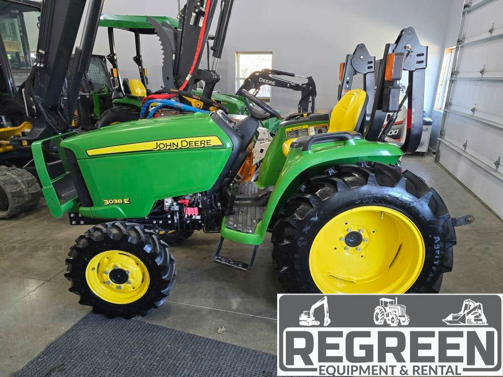 2015 John Deere 3038E 38hp Compact Tractor & Loader. - Image 10