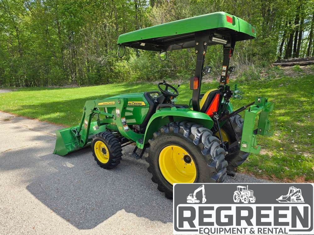 2011 John Deere 3038E 38hp Compact Tractor & Loader - Image 4